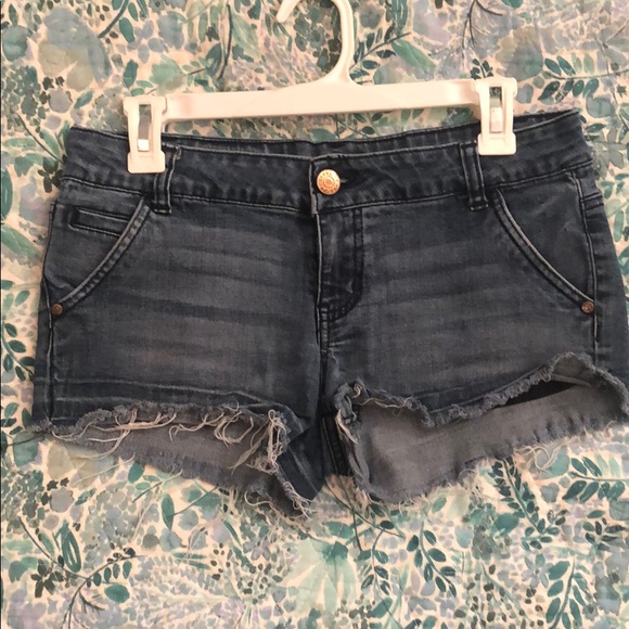 Size 7 denim shorts - Picture 1 of 4